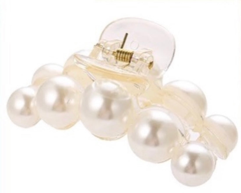 Pushing Pearl Hair Clip